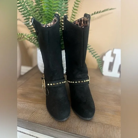 Betsey Johnson Yendell Black Suede Studded Western Boots Size 6 - Picture 3 of 16
